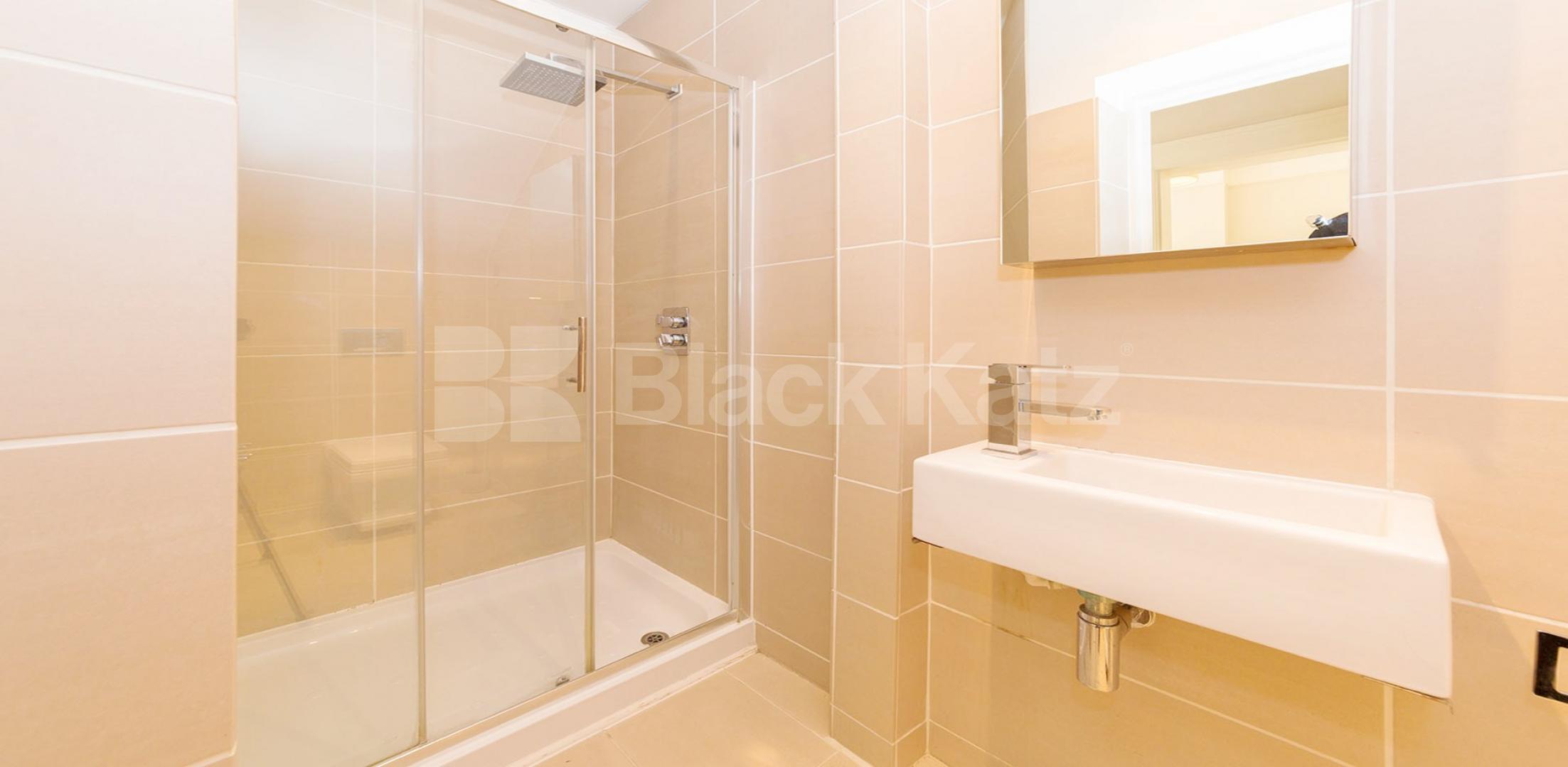 			LET, 2 Bedroom, 1 bath, 1 reception Flat			 Holland Road, KENSINGTON